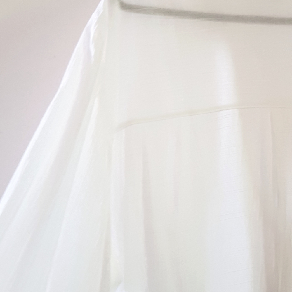 Beautiful white blouse - Picture 5 of 8